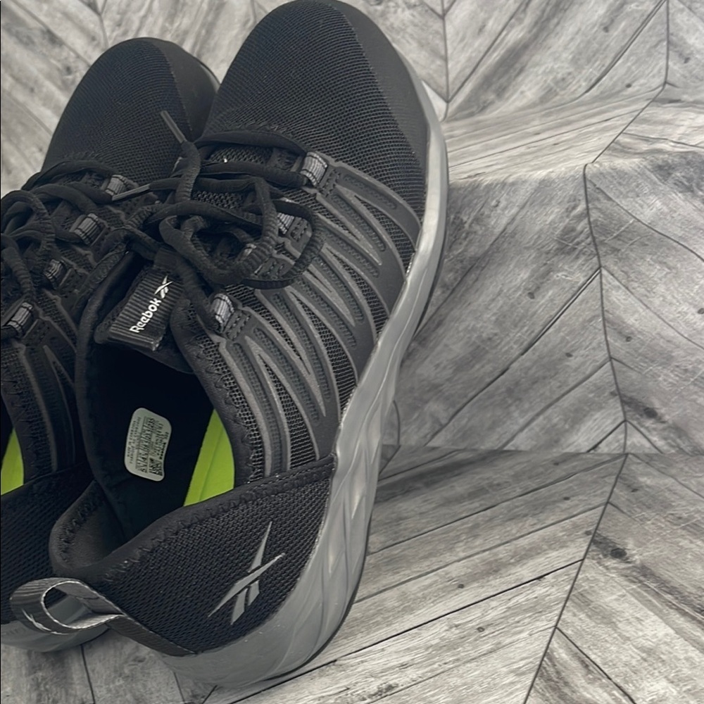 Reebok Women’s Black Athletic Work Shoes - Picture 4 of 9